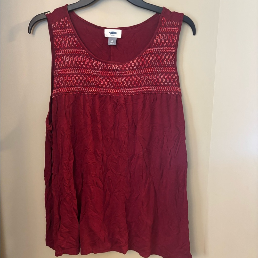 Old Navy Women's Burgundy Tank Top